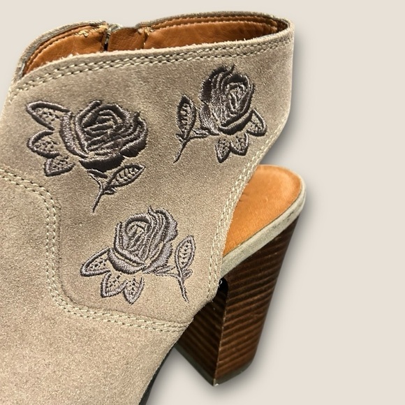 Lucky Brand Listana Heel Sandals Taupe Suede Peep Toe Block Slingback Size 7.5 - Picture 8 of 11